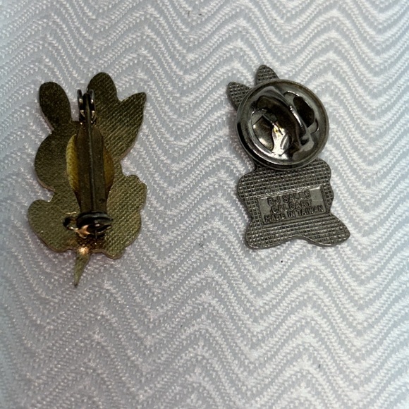 Vintage bunny rabbit enamel lapel pins hat pins - Picture 4 of 9